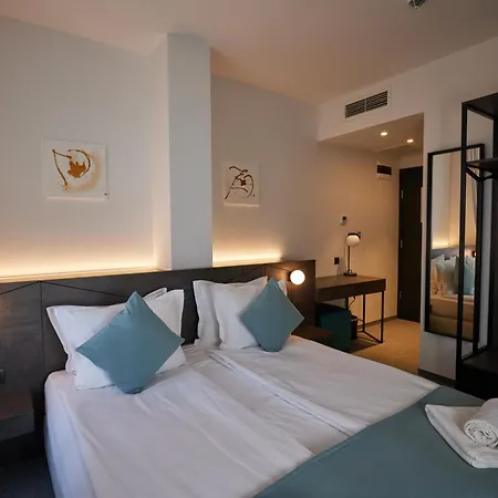 Bizarre Boutique וארנה