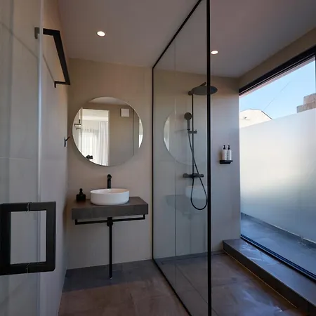 Bizarre Boutique וארנה