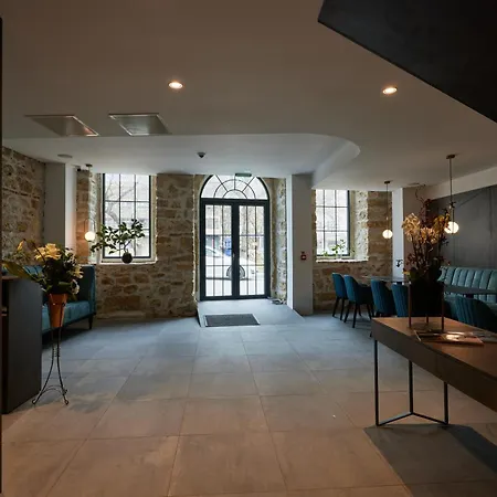 Bizarre Boutique מלון