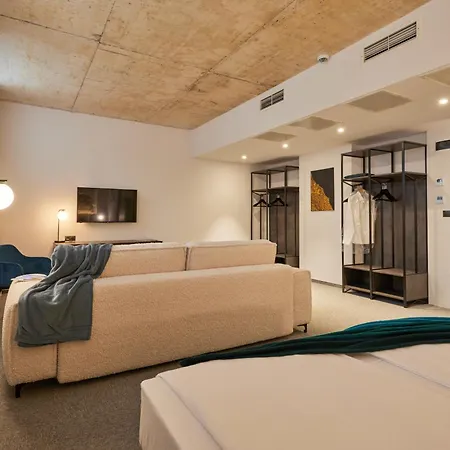 Bizarre Boutique וארנה