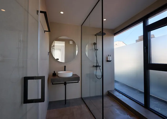 Bizarre Boutique וארנה