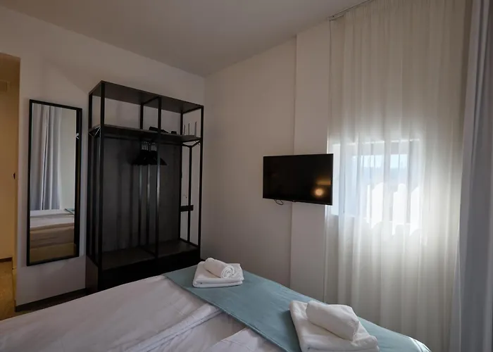 Bizarre Boutique וארנה